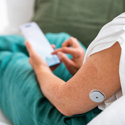 Download and set up the Accu-Chek SmartGuide app